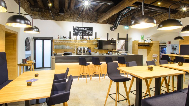 Interior view of Restaurant Gozzo by Late, © Charly Teuschl Interior view of Restaurant Gozzo by Late, © Charly Teuschl