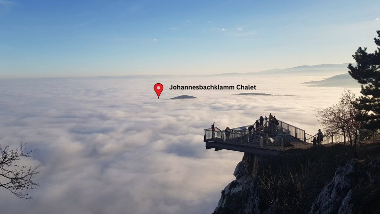 Sightseeing Skywalk Hohe Wand, © Johannesbachklamm Chalet Skywalk Hohe Wand above a cloud cover with a view of the Johannesbachklamm Chalet.