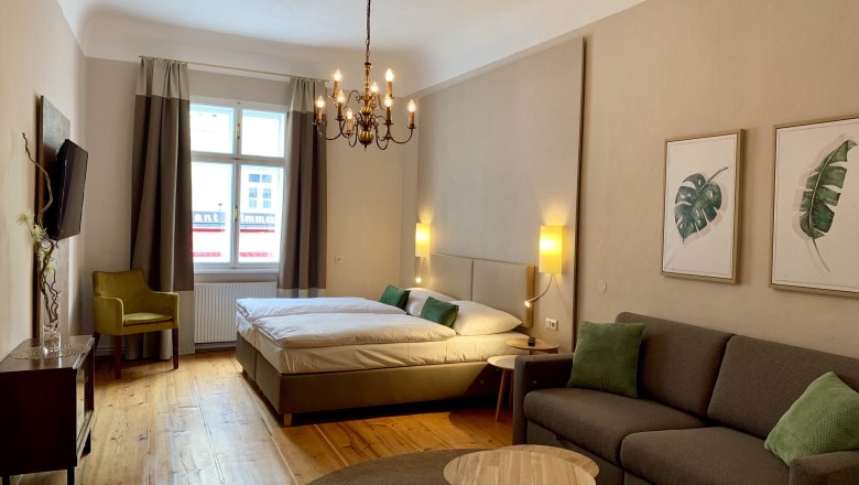 Residence Ap. 3, © Daniela Matejschek Cozy bedroom with double bed, sofa, armchair and TV.