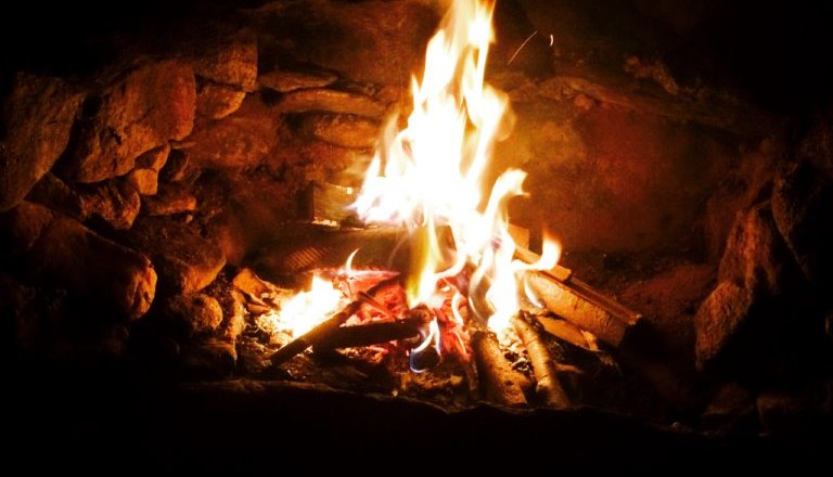 Fireplace directly below the mountain hut, © 1000Krauthof Fireplace directly below the mountain hut, © 1000Krauthof