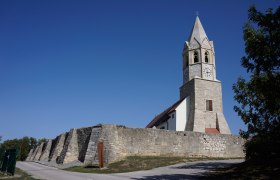 Listening station The reprobate priest, VIA.CARNUNTUM., © Donau Niederösterreich, Steve Haider Listening station The reprobate priest, VIA.CARNUNTUM., © Donau Niederösterreich, Steve Haider