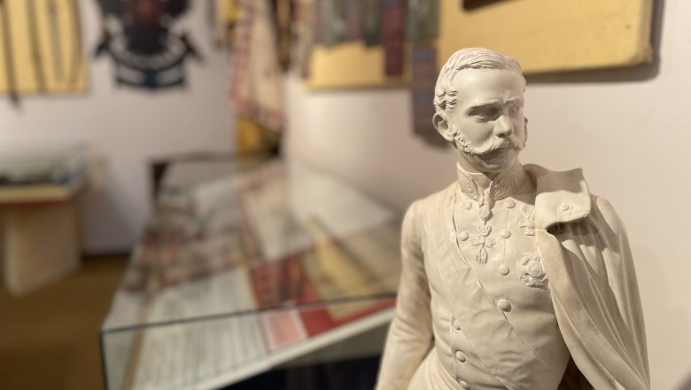 Persenbeug-Gottsdorf local history museum, © Marktgemeinde Persenbeug-Gottsdorf Statue of a man in uniform in the Persenbeug-Gottsdorf local history museum.