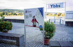Starting point for a journey through time in Ybbs, © Robert Herbst Information sign for time travel in Ybbs an der Donau.