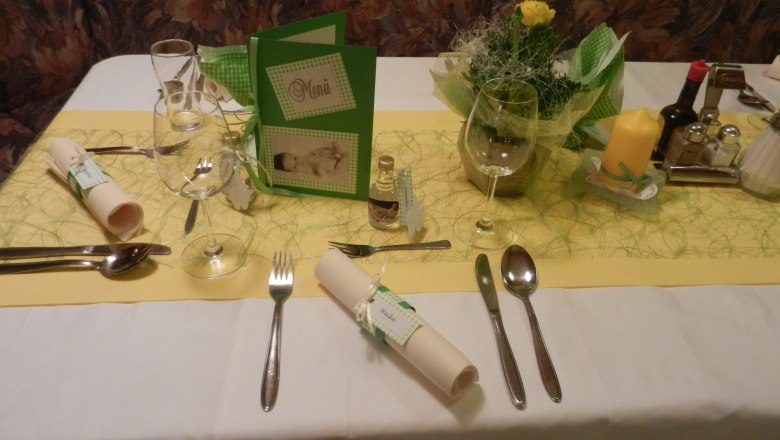 gh_adam_03, © Kirchenwirt Gasthaus Adam Festively laid table with menu card, cutlery, glasses and decoration.