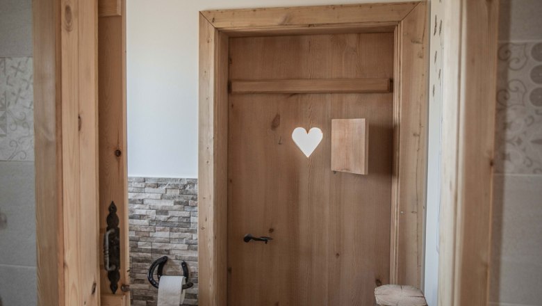 Interior door WC, © Erlebnishof Strasser, Fotografin Sabine Strasser Interior door WC, © Erlebnishof Strasser, Fotografin Sabine Strasser