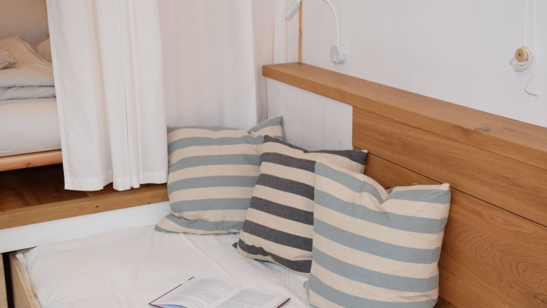 Mrs. Green sofa bed, © Nina Susanne Himmelmaier Mrs. Green sofa bed, © Nina Susanne Himmelmaier