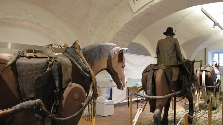 Spitz Maritime Museum, © Jutta Mucha-Zachar Exhibition in the Spitz Maritime Museum with horse figures and riders.