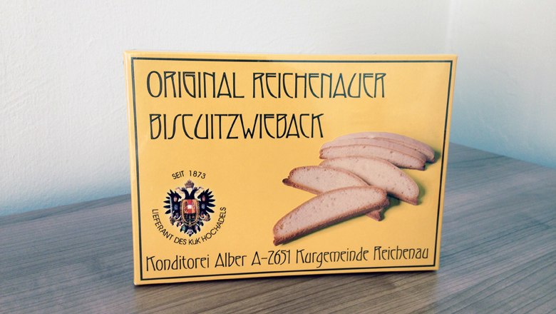 Reichenauer biscuit rusk, © Wiener Alpen Packaging of Reichenauer biscuit rusks on a table.