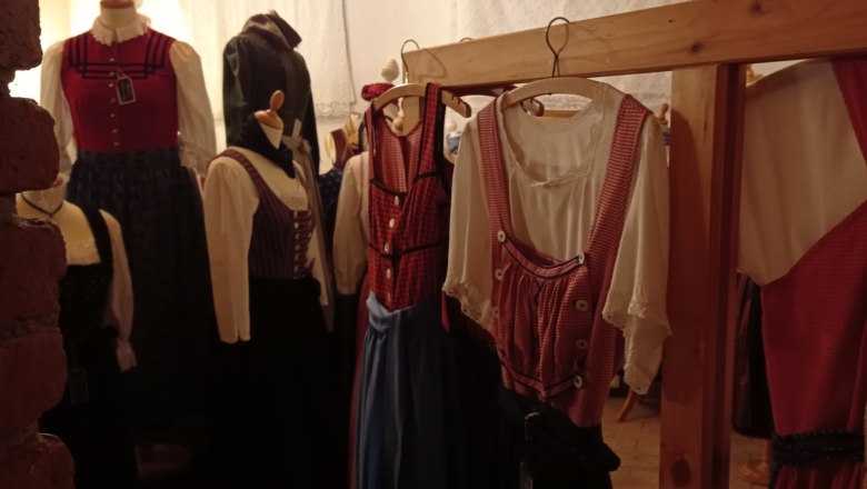 Traditional costume in the museum with Martina Haselwanter, © Martina Haselwanter Traditional costume in the museum with Martina Haselwanter, © Martina Haselwanter