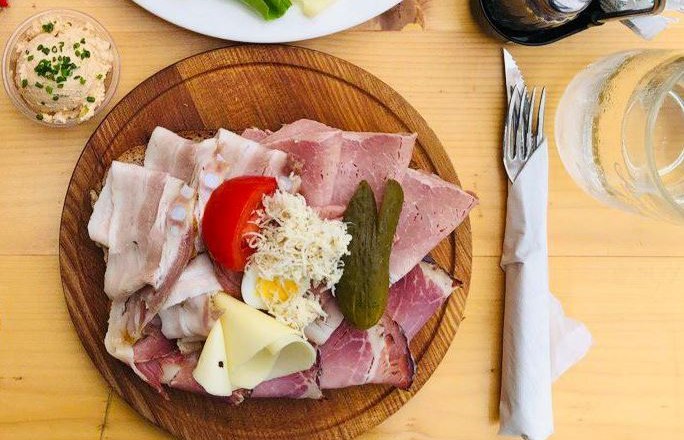 Delicious snack at the Tavern, © Wagner-Hubbauer Delicious snack at the Tavern, © Wagner-Hubbauer