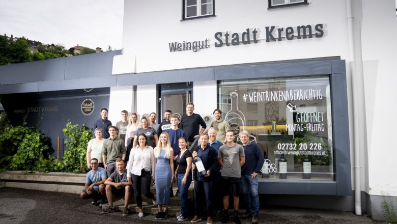 Team photo July 2025, © Weingut Stadt Krems Team photo July 2025, © Weingut Stadt Krems