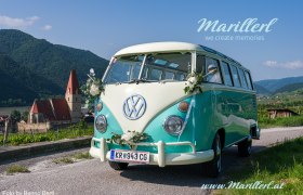 Wedding car with flowers, © Marillerl Wedding car with flowers, © Marillerl