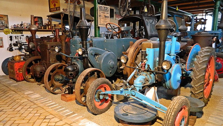 Tractor museum1, © Martin Andrä Old tractors on display in a museum.