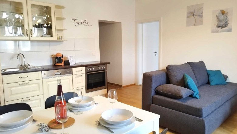 Living room with kitchen, © Ferienzimmer Reinisch Tattendorf Living room with kitchen, © Ferienzimmer Reinisch Tattendorf