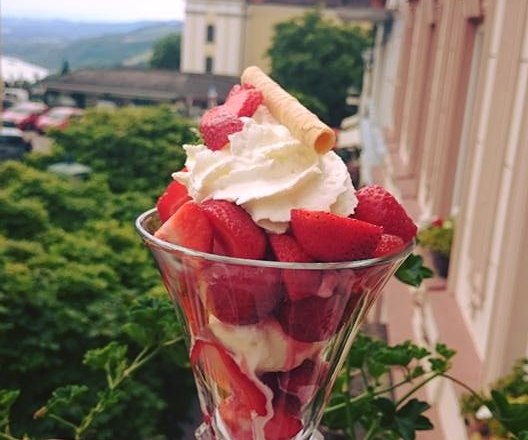 Strawberry sundae with a view, © Familie Braun Strawberry sundae with a view, © Familie Braun