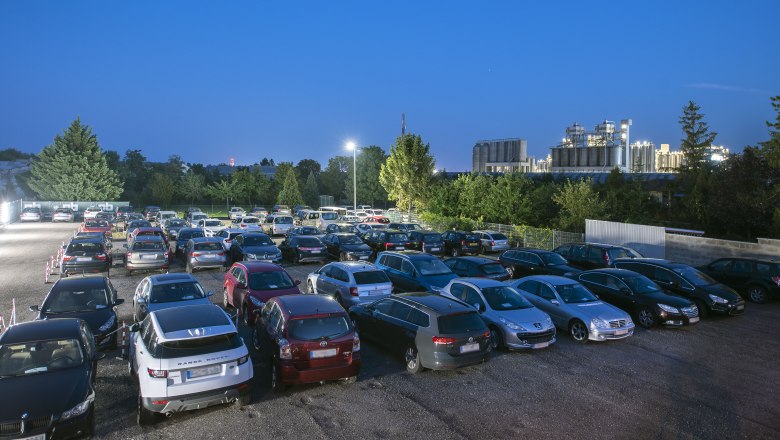 Park & Fly, parking lot at Vienna Airport, © HEINhotel vienna airport Park & Fly, parking lot with cars at Vienna Airport