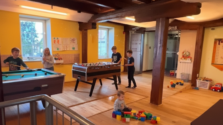 Children's entertainment, © Austria-Best-Hotels Children play in a playroom with a pool table, table soccer and building blocks.