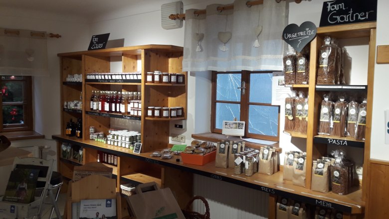 Products in the Maria Laach farm store, © Auer Milchhof Products in the Maria Laach farm store, © Auer Milchhof