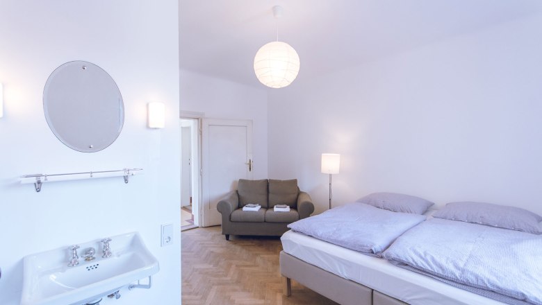 Double room "COSI", © Zweitwohnsitz, Photographs by Valerie Eccli Double room "COSI", © Zweitwohnsitz, Photographs by Valerie Eccli