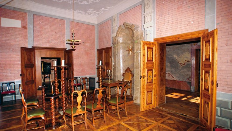 Rosenau Castle Masonic Museum, © Schloss Rosenau Interior of the Rosenau Castle Masonic Museum with wooden furniture and decorative walls.