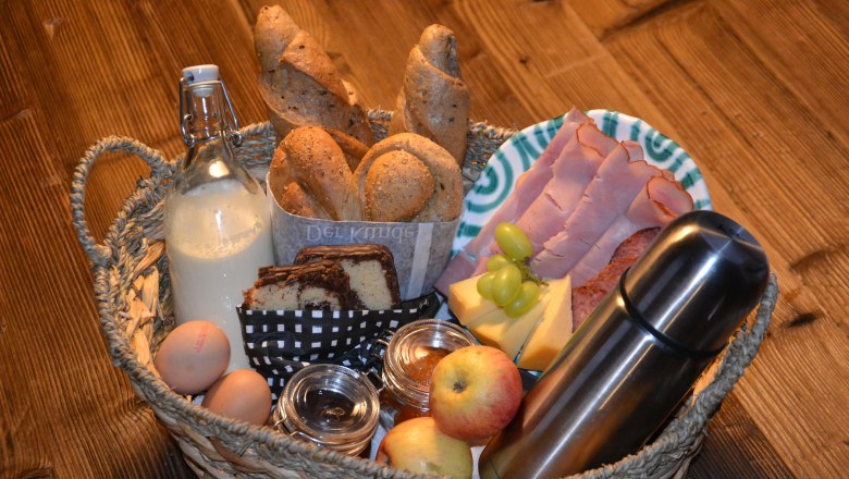 On request, the farmer's wife will serve you a breakfast basket in your room., © Lassingbauer On request, the farmer's wife will serve you a breakfast basket in your room., © Lassingbauer