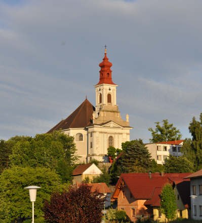Pilgrimage church, © Marktgemeinde Hoheneich Pilgrimage church on a hill with red roofs and trees in the foreground.