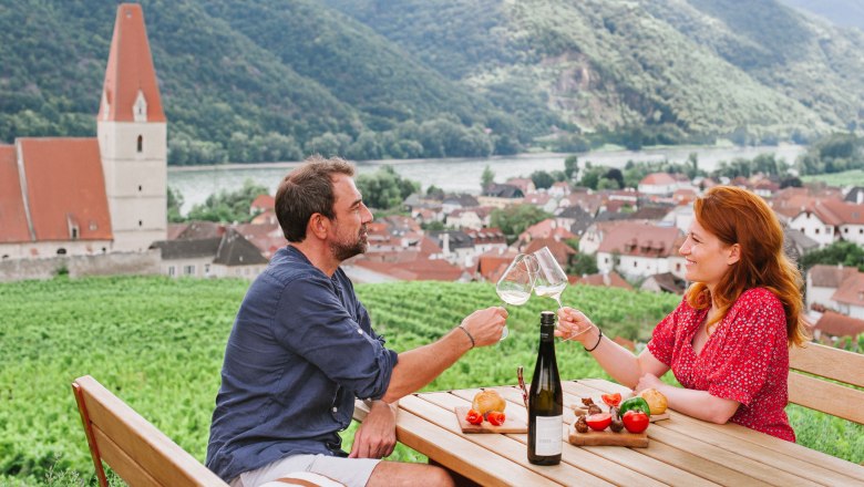 Wine enjoyment in Weißenkirchen, © Martina Siebenhandl Wine enjoyment in Weißenkirchen, © Martina Siebenhandl