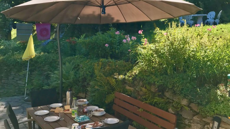 Ampel umbrella on the terrace, © Christoph Gabrisch Ampel umbrella on the terrace, © Christoph Gabrisch