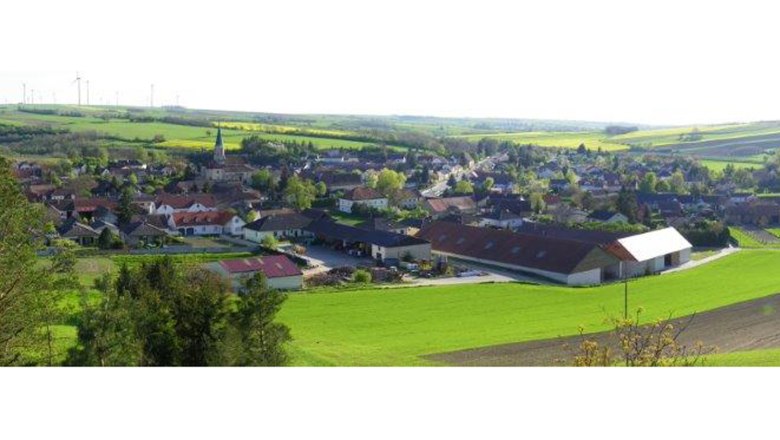 House churches, © Gemeinde Hauskirchen Landscape with village and church, surrounded by fields.