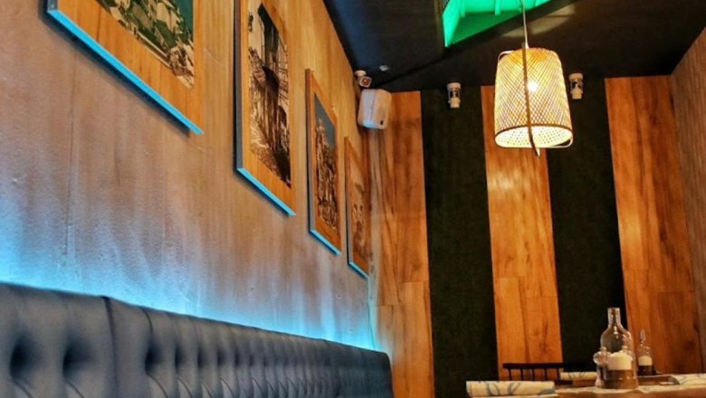 TD - Athens inside table 4, © Restaurant Athen Blue bench Local inside