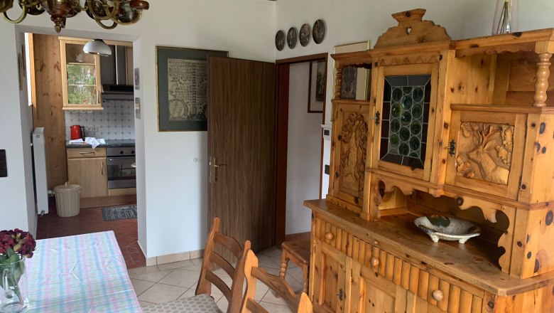 Indoor area, © Dr. Eva Dirnbacher Rustic interior with wooden furniture and dining table.