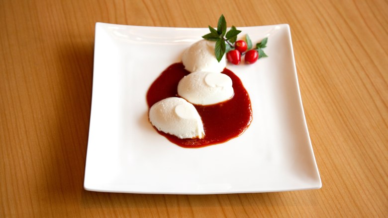 Rosehip dessert, © Gesund und Leben/Nadja Meister Rosehip dessert, © Gesund und Leben/Nadja Meister