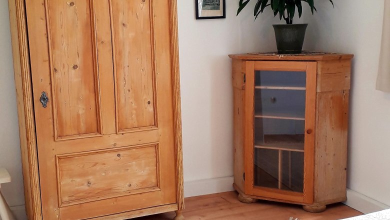 Bedroom with a view of the garden, © U.E. Bedroom with a view of the garden, © U.E.