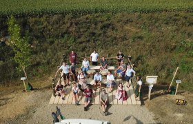 Tree nature trail-Atzenbrugg, © Landjugend Heiligeneich Group of people on a wooden platform in a rural setting.