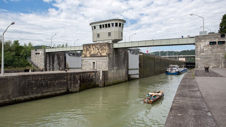 Persenbeug lock, © Bernhard Buzin Persenbeug lock with boats in the water.