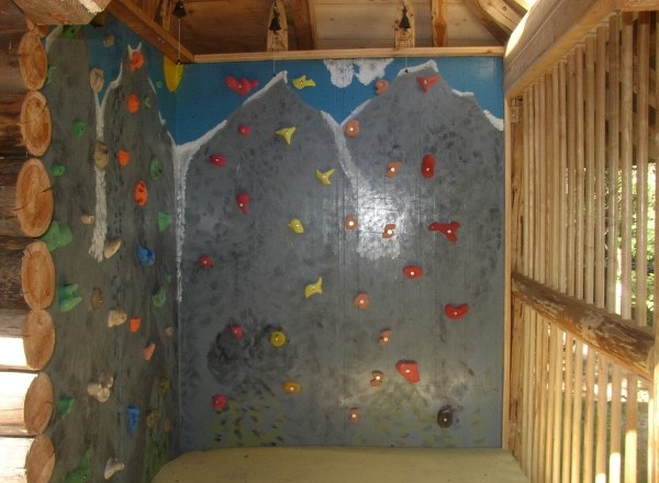 Leisure: climbing, children's playground, mountain biking, © Gföhlberghütte Leisure: climbing, children's playground, mountain biking, © Gföhlberghütte