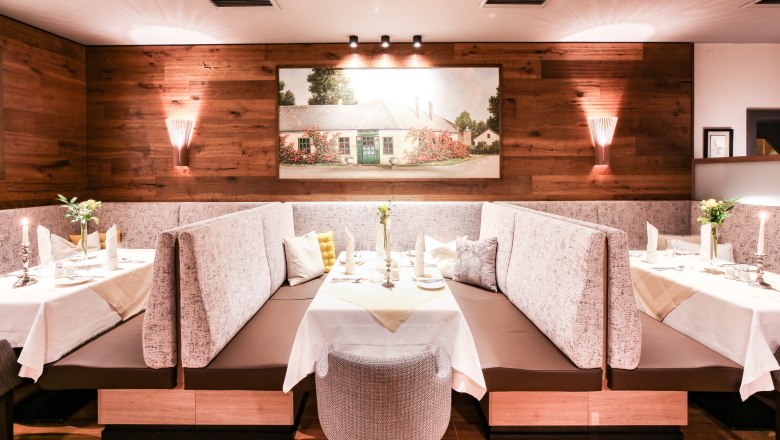 Restaurant, Country Inn & Hotel Muhr, © Landgasthaus & Hotel Muhr Seating areas and a laid table