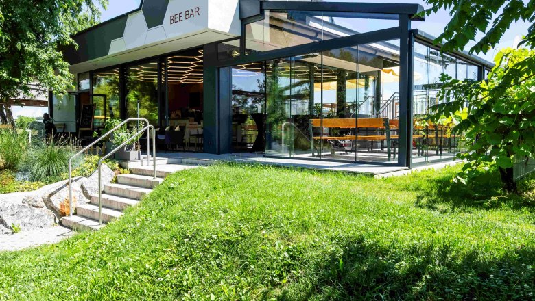 The Bee Bar in Klein-Pöchlarn on the Donaulände, © Robert Herbst The Bee Bar in Klein-Pöchlarn on the Donaulände, © Robert Herbst