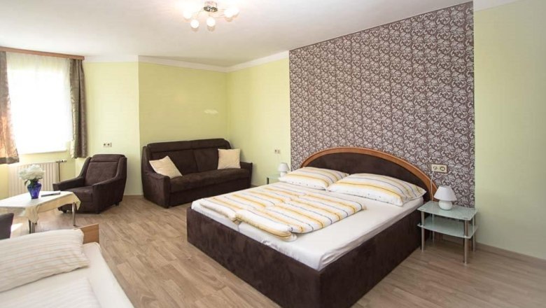 Vacation apartment at the Mayerhof, © Fam. Mayer Room with double bed