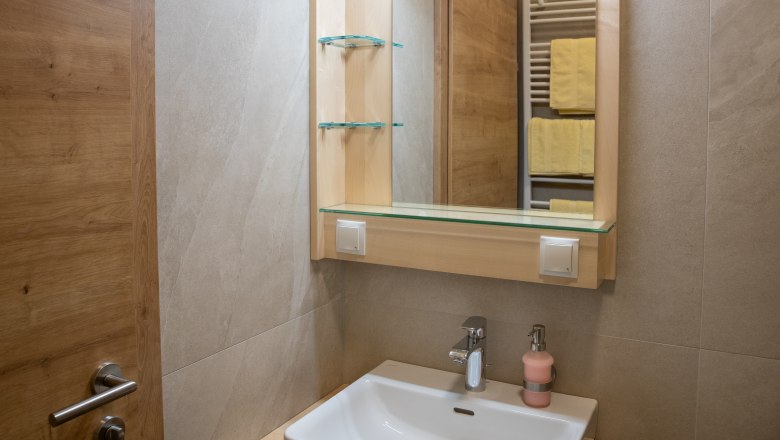 Bathroom, © Nadine Beles Modern bathroom with washbasin, mirror and towel rail.