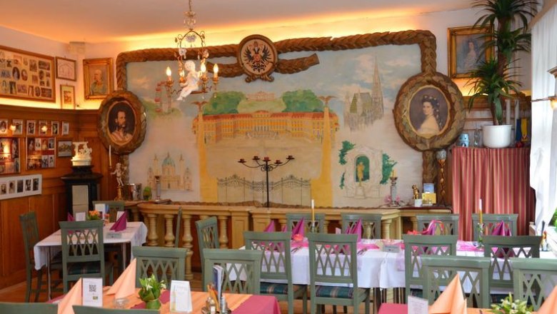 Schönbrunn Palace in the background & Vienna impressions, © Restaurant Kaiserziegel Schönbrunn Palace in the background & Vienna impressions, © Restaurant Kaiserziegel