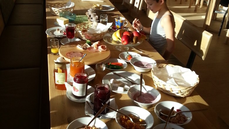 Tasty breakfast for young and old, © Fam. Helmel Tasty breakfast for young and old, © Fam. Helmel