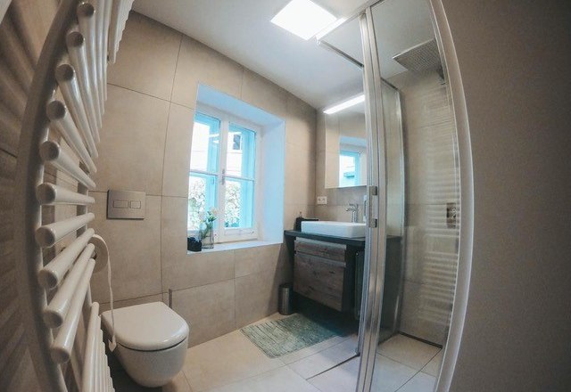 Bathroom, © Claudia Koppel Modern bathroom with shower, washbasin and toilet.