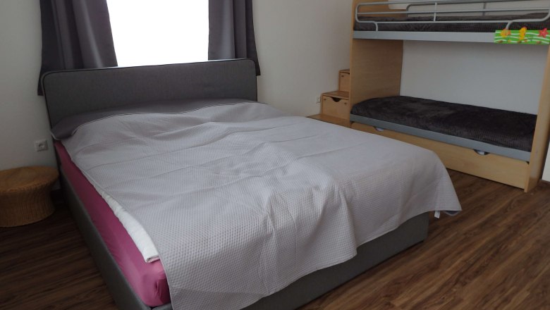 Bedroom with children's bunk bed, © Ferienwohnung Polzer Bedroom with children's bunk bed, © Ferienwohnung Polzer