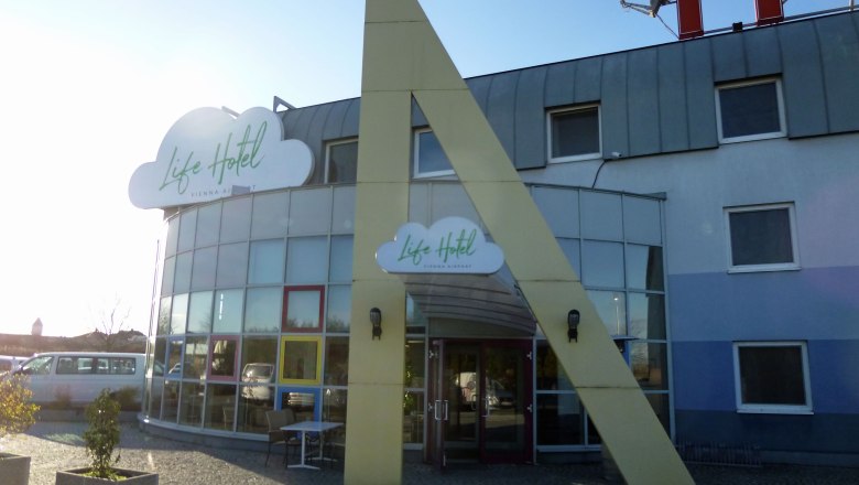 Entrance at Lifehotel Vienna Airport Fischamend, © Arion Hotel Gruppe Entrance at Lifehotel Vienna Airport Fischamend, © Arion Hotel Gruppe