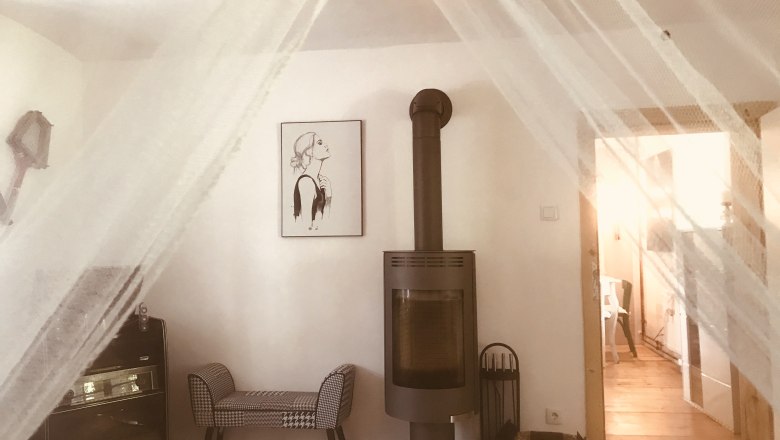 Wood-burning stove in the bedroom, © Oliver Szilagyi Wood-burning stove in the bedroom, © Oliver Szilagyi