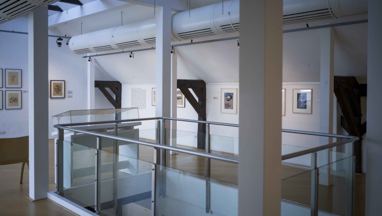Exhibition rooms Oskar Kokoschka House, © Robert Herbst Interior view of a modern exhibition space with glass railings and works of art on the walls.