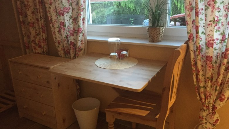 Hippo Campus, Room, © Hippo Campus Hippo Campus, room, desk