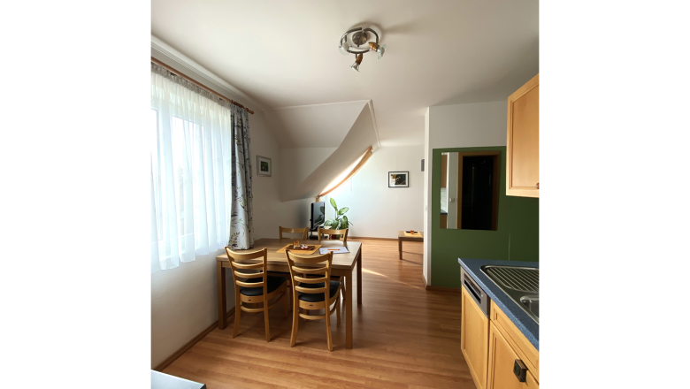 Vacation apartment Marille, © Trachsler Interior view of a vacation apartment with dining table, chairs and kitchenette.