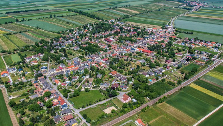Aerial view of Sierndorf/March, © Marktgemeinde Jedenspeigen Aerial view of Sierndorf/March, © Marktgemeinde Jedenspeigen
